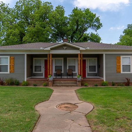 Rock & Roll House, Fiber Internet, Roku Tv, Washer & Dryer, By Dt Chickasha & Leg Lamp! Экстерьер фото