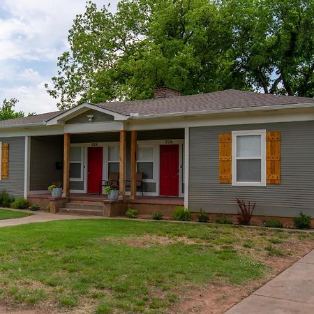 Rock & Roll House, Fiber Internet, Roku Tv, Washer & Dryer, By Dt Chickasha & Leg Lamp! Экстерьер фото
