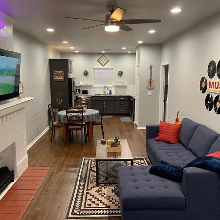 Rock & Roll House, Fiber Internet, Roku Tv, Washer & Dryer, By Dt Chickasha & Leg Lamp! Экстерьер фото
