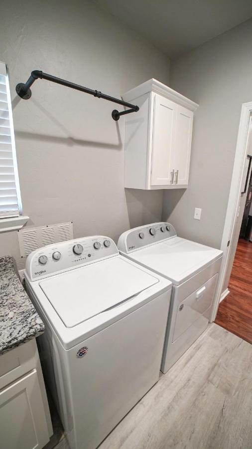 Rock & Roll House, Fiber Internet, Roku Tv, Washer & Dryer, By Dt Chickasha & Leg Lamp! Экстерьер фото