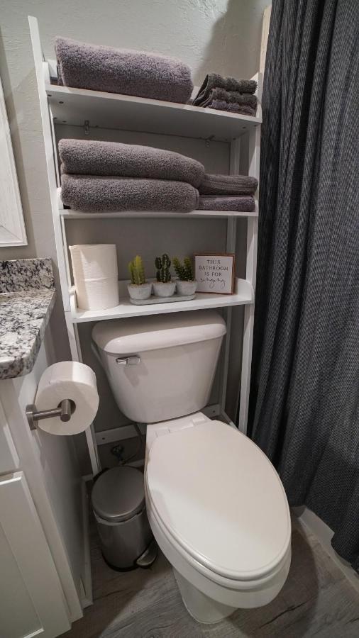 Rock & Roll House, Fiber Internet, Roku Tv, Washer & Dryer, By Dt Chickasha & Leg Lamp! Экстерьер фото