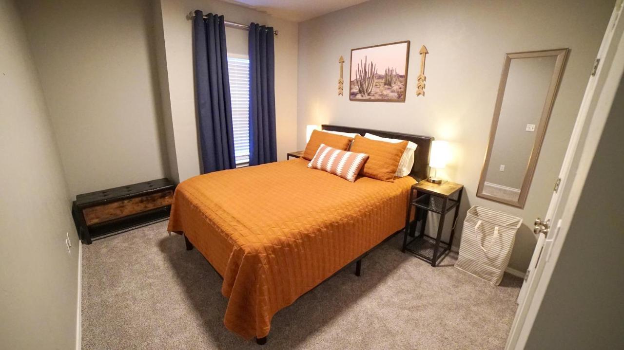Rock & Roll House, Fiber Internet, Roku Tv, Washer & Dryer, By Dt Chickasha & Leg Lamp! Экстерьер фото
