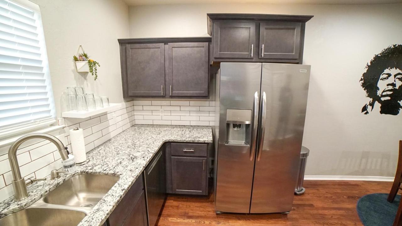 Rock & Roll House, Fiber Internet, Roku Tv, Washer & Dryer, By Dt Chickasha & Leg Lamp! Экстерьер фото