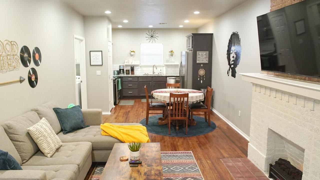 Rock & Roll House, Fiber Internet, Roku Tv, Washer & Dryer, By Dt Chickasha & Leg Lamp! Экстерьер фото