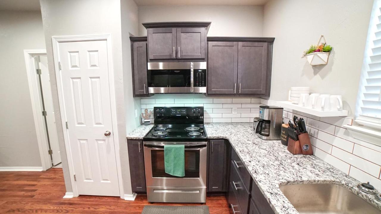Rock & Roll House, Fiber Internet, Roku Tv, Washer & Dryer, By Dt Chickasha & Leg Lamp! Экстерьер фото