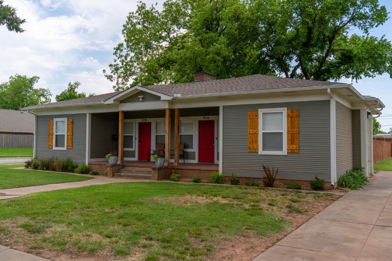 Rock & Roll House, Fiber Internet, Roku Tv, Washer & Dryer, By Dt Chickasha & Leg Lamp! Экстерьер фото