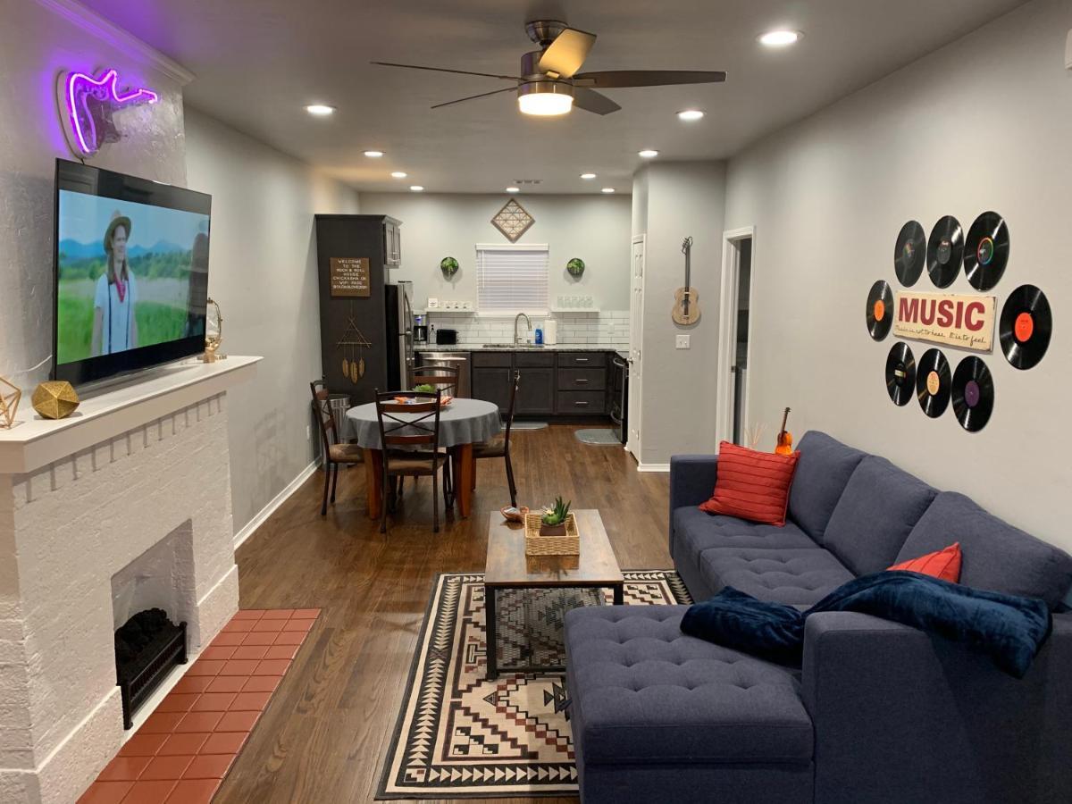 Rock & Roll House, Fiber Internet, Roku Tv, Washer & Dryer, By Dt Chickasha & Leg Lamp! Экстерьер фото