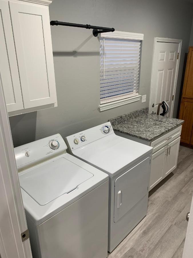 Rock & Roll House, Fiber Internet, Roku Tv, Washer & Dryer, By Dt Chickasha & Leg Lamp! Экстерьер фото