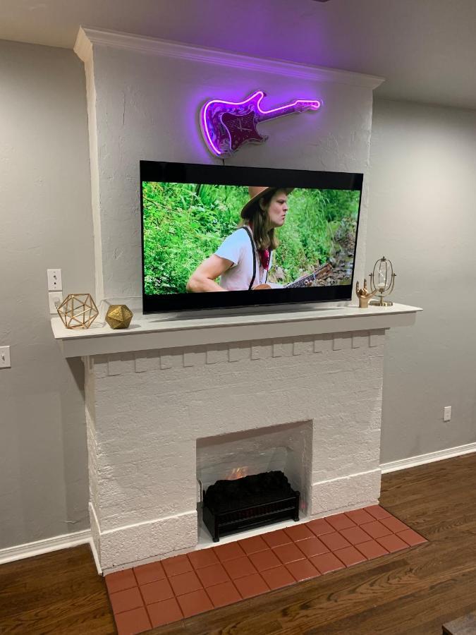 Rock & Roll House, Fiber Internet, Roku Tv, Washer & Dryer, By Dt Chickasha & Leg Lamp! Экстерьер фото